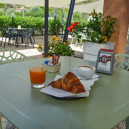 Pozzo Al Moro Village 3* מרינה די קמפו