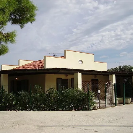 Pozzo Al Moro Village מלון דירות מרינה די קמפו